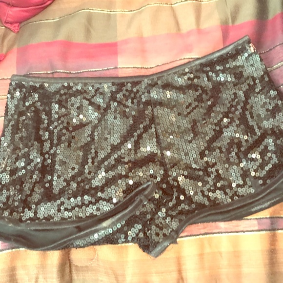 Pants - 6 for 20 💜 Sparky black sequin shorts size L
